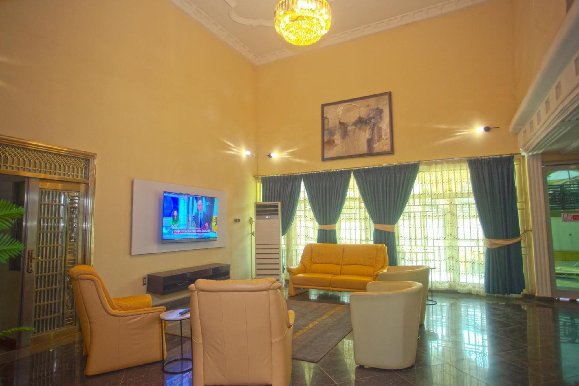 Labev Hotel Кумаси Екстериор снимка