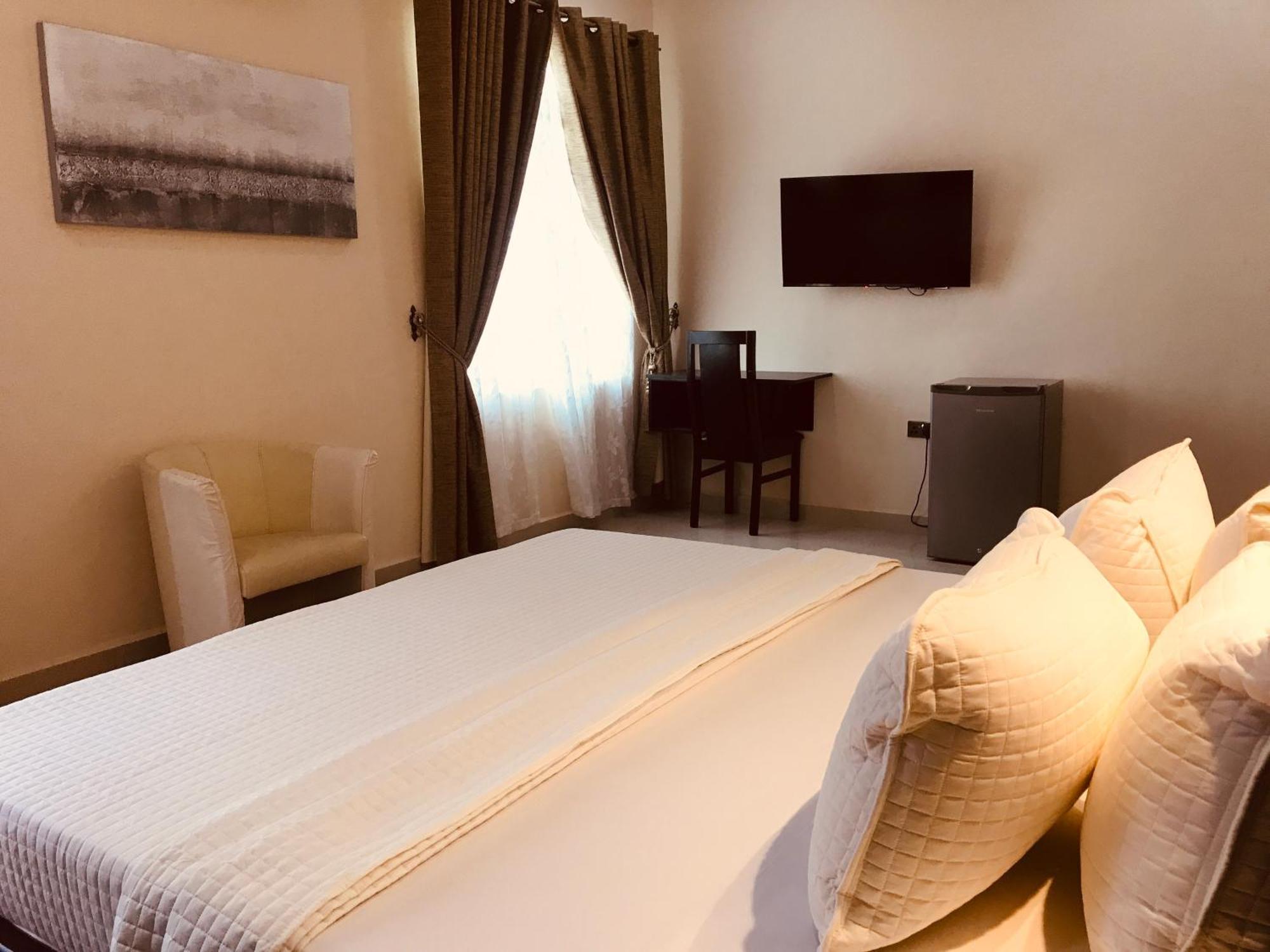 Labev Hotel Кумаси Екстериор снимка